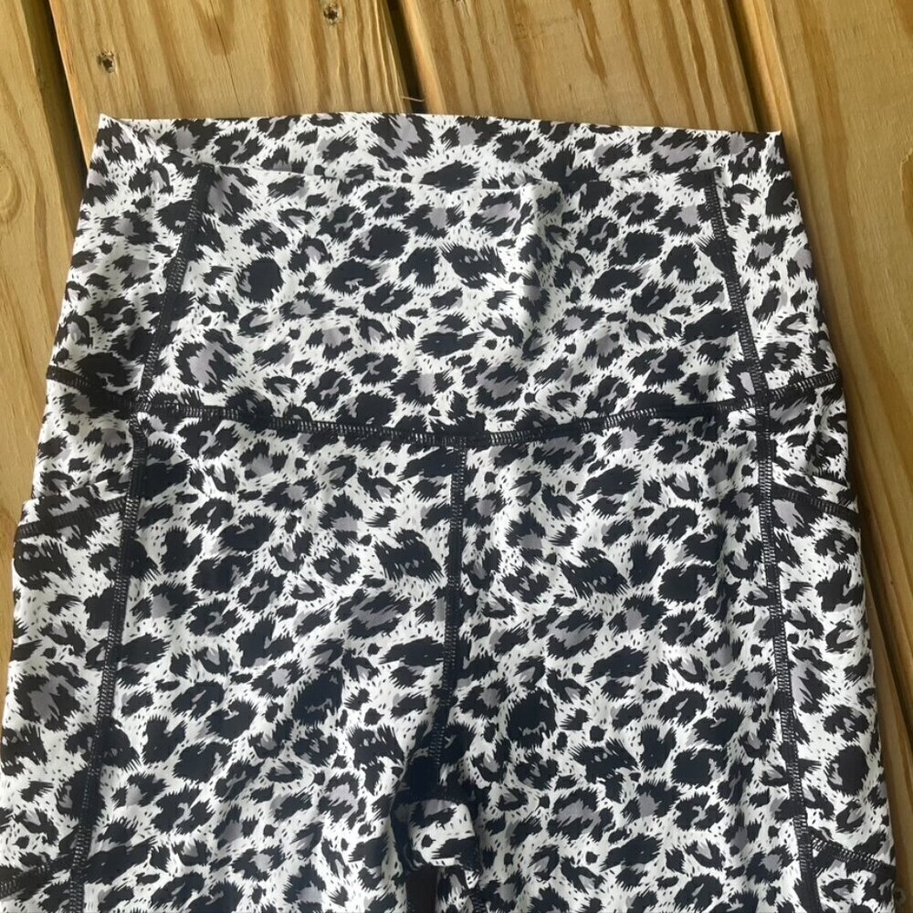 ** Zyia Pocket stash legging size 6-8 Medium black leopard active - Picture 7 of 10